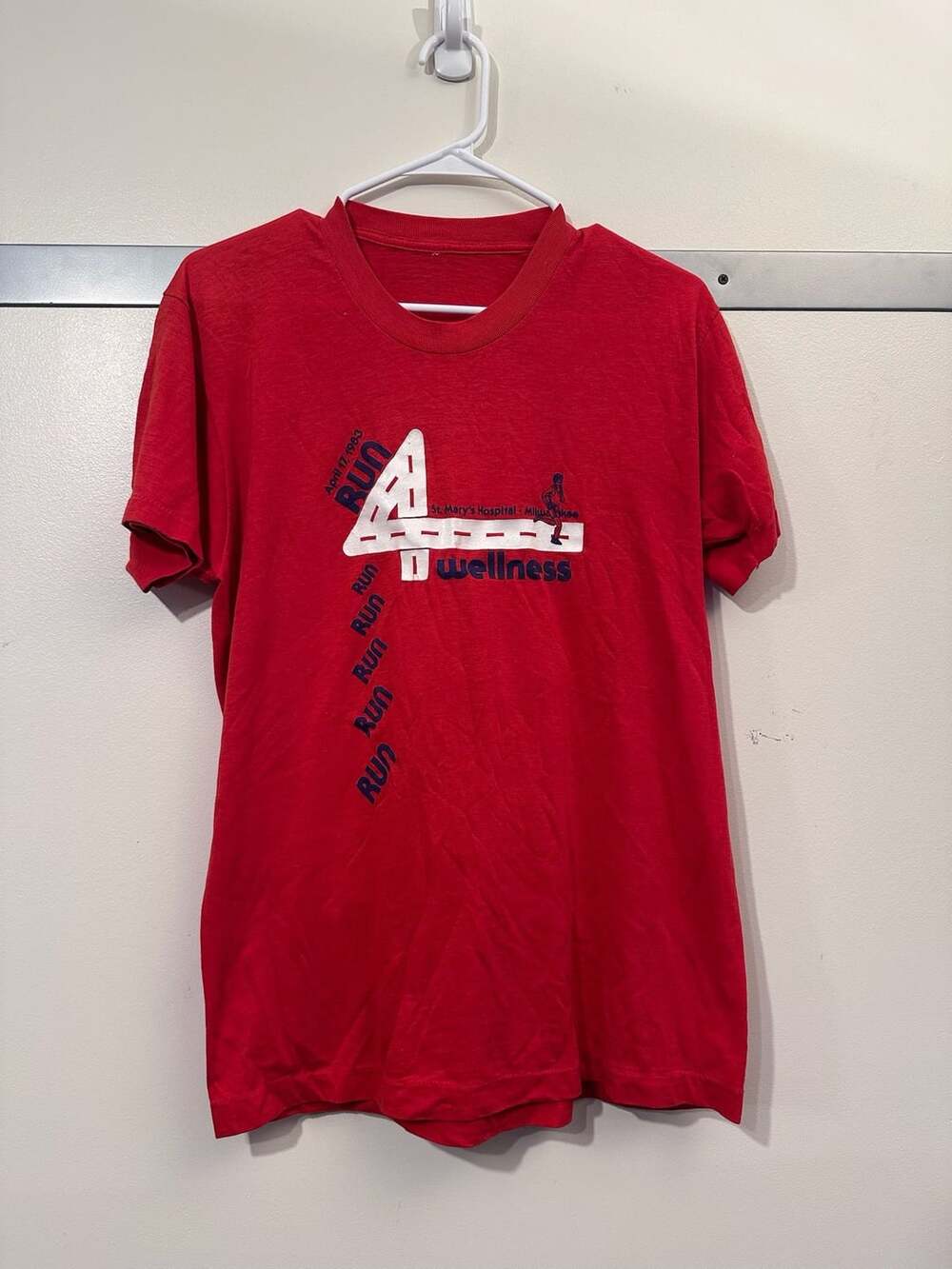 Vintage 1983 St. Marys Hospital Milwaukee Run 4 Wellness Red Graphic T-Shirt